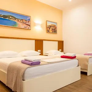 sofias-cozy-rooms.albaniahotels.org/